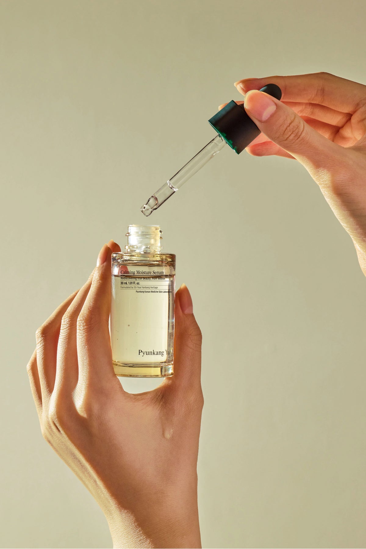 Calming Moisture Serum Yatıştırıcı ve Nemlendirici Cilt Bakım Serumu 30 ml